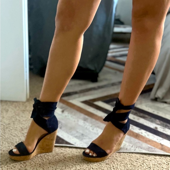 Saks Fifth Avenue Suede Wedges. Size 8.5. - Picture 2 of 6